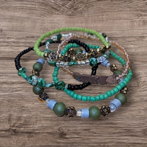Green BOHO beaded bracelet set - Picture 1 of 3